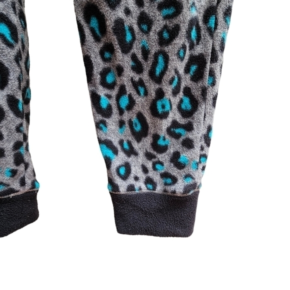 Cuddl Duds Onesie Pajamas in Grey and Turquoise Cheetah Print, Size Small - Picture 5 of 6